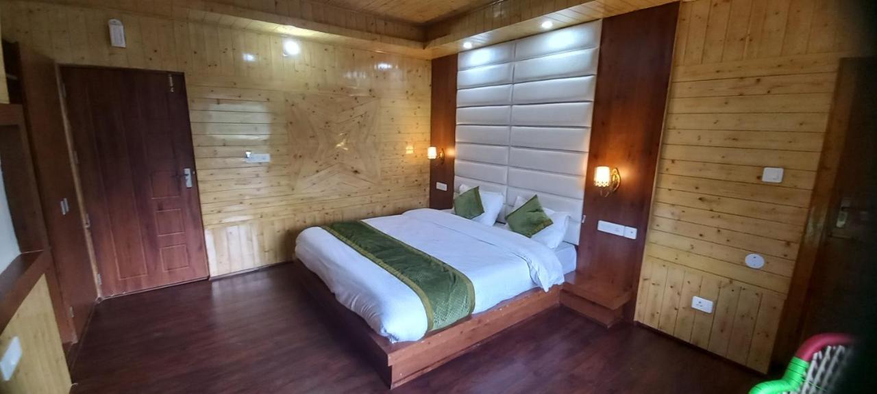 Humble Holiday Inn Kufri Simla Kültér fotó