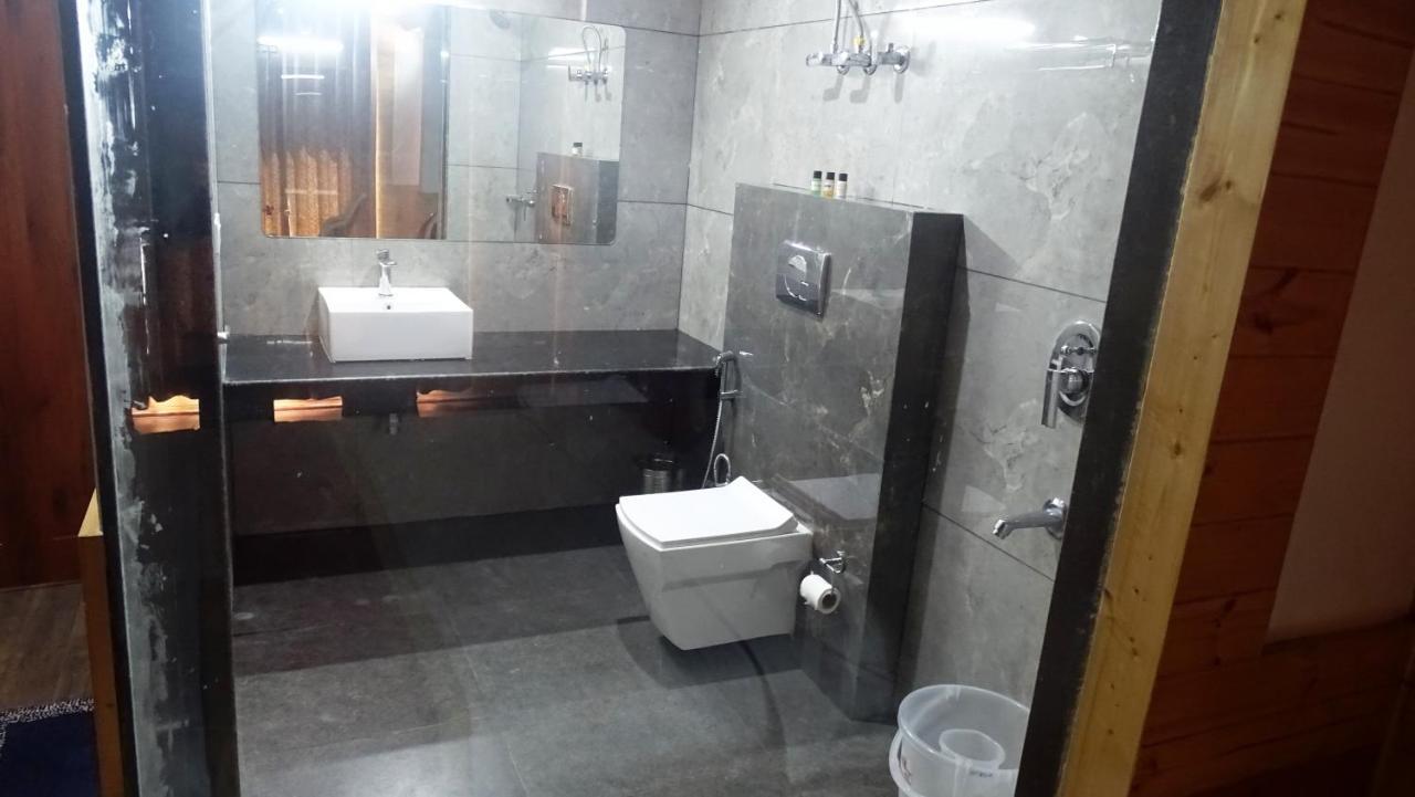 Humble Holiday Inn Kufri Simla Kültér fotó