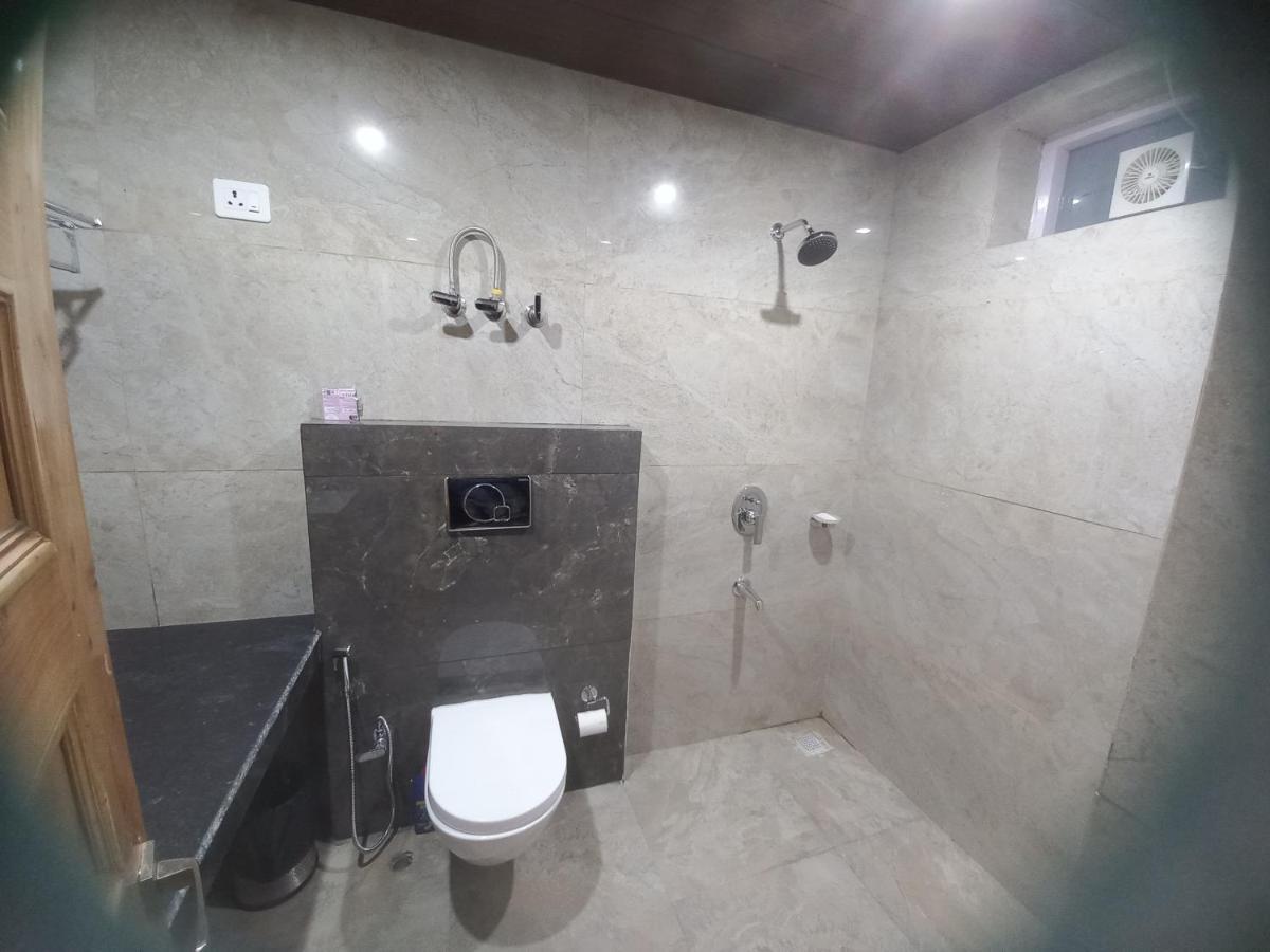 Humble Holiday Inn Kufri Simla Kültér fotó
