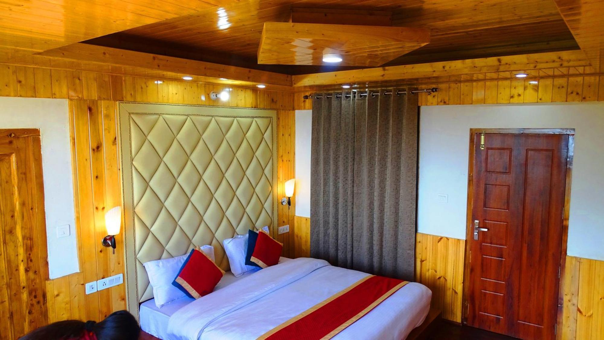 Humble Holiday Inn Kufri Simla Kültér fotó